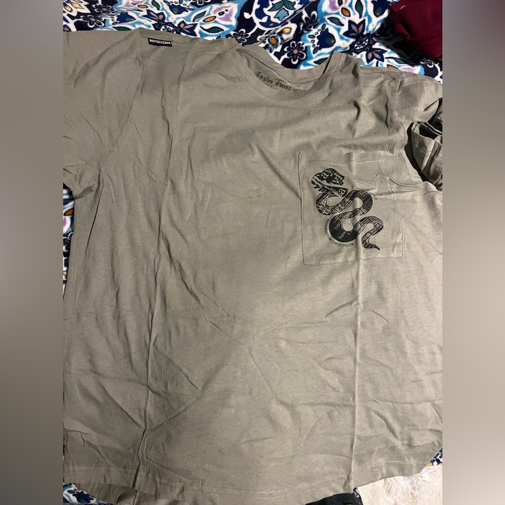 Taylor Swift Reputation Shirt - L